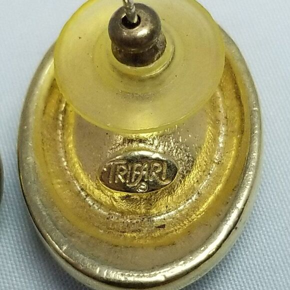 Vintage Trifari Oval Stud Earrings, Black Enamel Rhinestone Center Signed Estate - Picture 4 of 7